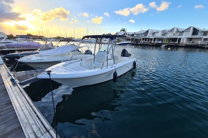 Charter Motorboat Seafox 216cc Pointe-a-Pitre