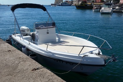 Verhuur Motorboot Polyform Triakis 17.5 Poreč