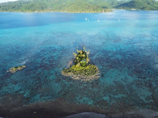 Bali Sailboat Jeanneau Sun Odyssey 42i alt tag text