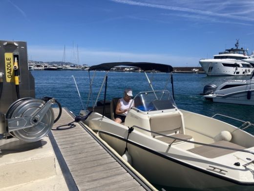 Мандельё-ла-Напуль Motorboat Quicksilver Activ 555 Open alt tag text