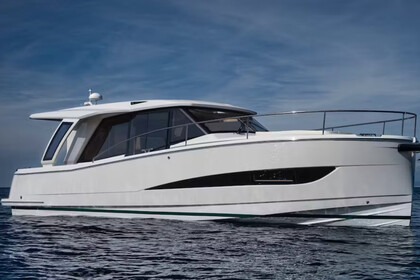 Hire Motorboat  Greenline 39 Izola