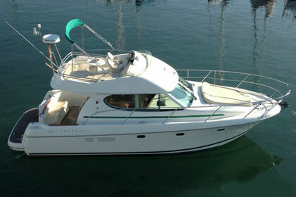 Rental Motorboat Jeanneau Prestige 32 La Rochelle