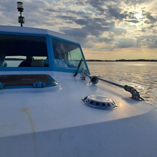 Rechlin Houseboat bellus 750 (HMR) alt tag text