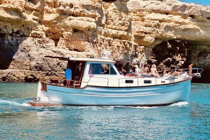 Charter Motorboat Menorquin Yacht 120 Portimão