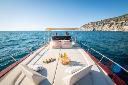 Charter Motorboat Acquamarina Gold Sorrento