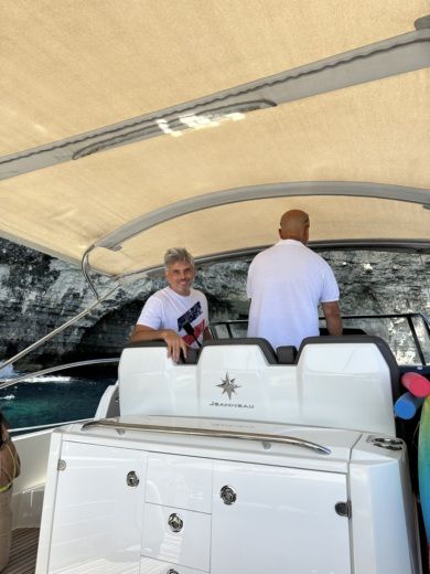 Msida Motorboat Jeanneau Cap Camarat 10.5WA alt tag text