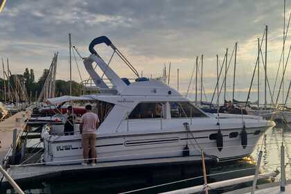 Rental Motorboat Princess 35 fly Geneva