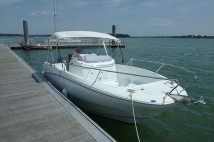 Location Bateau à moteur JEANNEAU CAP CAMARAT 7.5 CC Vannes