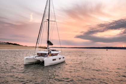 Charter Catamaran Lagoon Lagoon 46 Alimos Marina