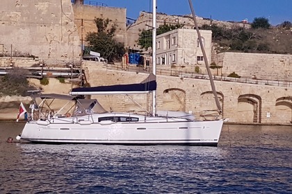 Hire Sailboat Beneteau Oceanis 40 Pieta