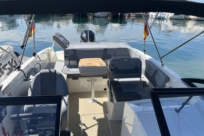 Hyra båt Motorbåt Bayliner VR 6 Cala Nova