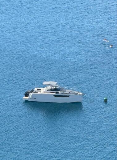 Cala d’Or Motorboat NUVA YACHTS M9 CABIN alt tag text