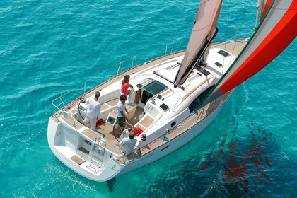 Charter Sailboat Beneteau Oceanis 430 San Teodoro