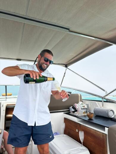 Ibiza Motorboat Sealine Sport 12 metres alt tag text