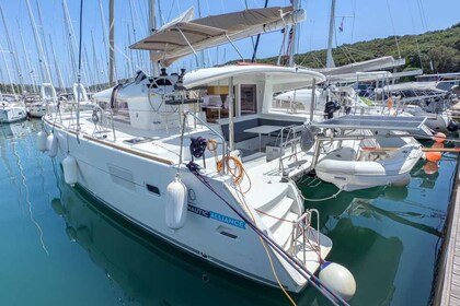 Charter Catamaran Lagoon Lagoon 400 S2 - 4 + 2 cab. Pula
