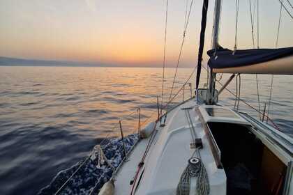 Hire Sailboat Beneteau Oceanis 281 Málaga