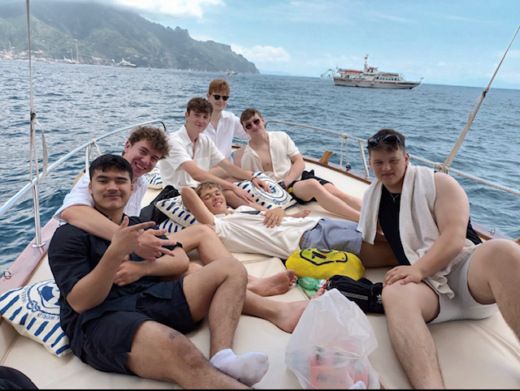 Amalfi Motorboat Apreamare Smeraldo 8 carburante e skipper incluso alt tag text