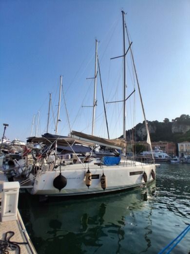 Menton Sailboat Jeanneau Sun Odyssey 410 alt tag text