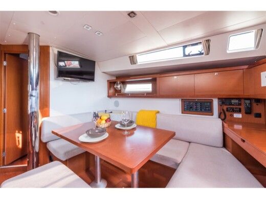 Sailboat BENETEAU OCEANIS 45 Plano del barco