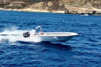 Hyra båt Motorbåt Coronet Crown Malta