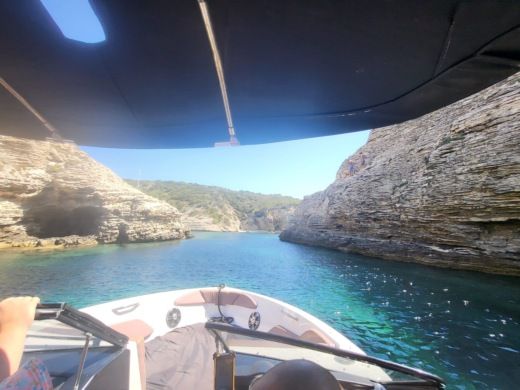 Porto-Vecchio Motorboat Glastron GT 200 alt tag text