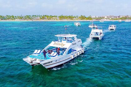 Hire Motorboat Pacific Craft volvo Punta Cana