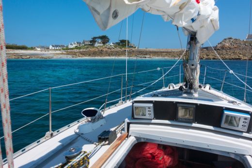 Morlaix Sailboat JEANNEAU SYMPHONIE 32 alt tag text