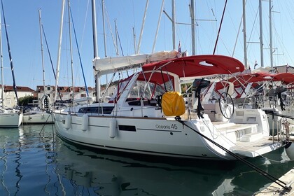 Hire Sailboat Bénéteau Oceanis 45 - 4 cab. Split