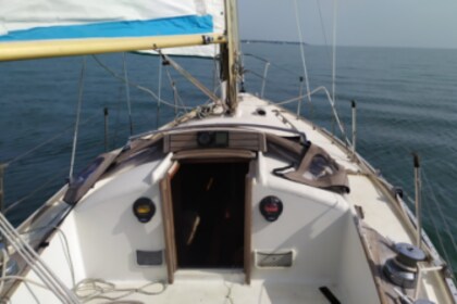Hire Sailboat Wauquiez CENTURION 32 Arzal