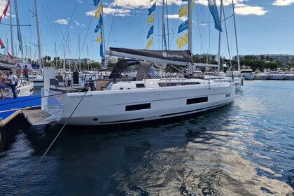 Charter Sailboat  Dufour 470 Grimaud
