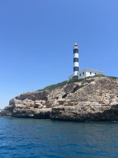 Cala d'Or Motorboat Sea Ray 455 DA alt tag text