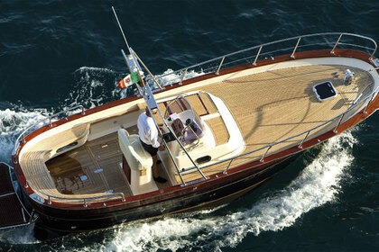 Charter Motorboat Fratelli APREA Shipyard Gozzo 750 Open Cruise Positano