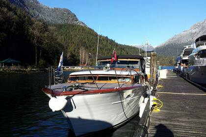 Charter Motorboat CHRIS CRAFT EXPRESS 32 Vancouver