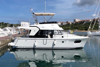 Noleggio Barca a motore Bénéteau Swift Trawler 35 Zaravecchia