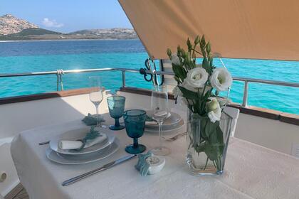 Noleggio Barca a motore AZIMUT 43 Stintino