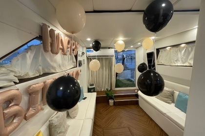 Hire Motor yacht Waseet 42 Abu Dhabi