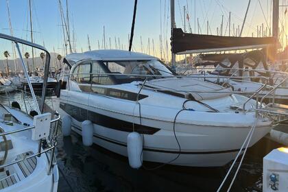 Hire Motorboat Jeanneau Leader 36 Hendaye