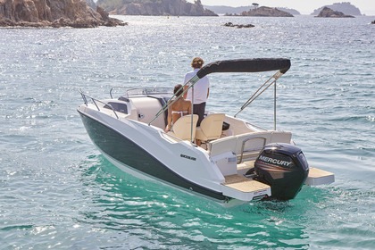 Hire Motorboat Quicksilver Activ 555 Cabin Cannes
