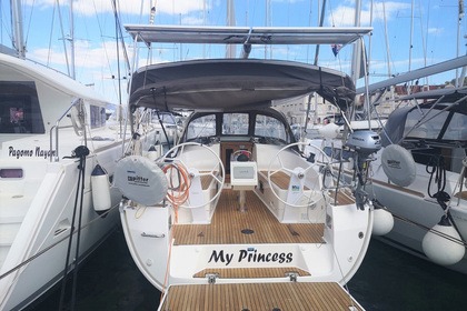 Noleggio Barca a vela Bavaria Yachtbau Bavaria Cruiser 37 - 3 cab. Trogir