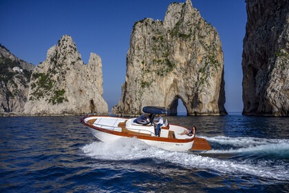 Hire Motorboat Gozzo Mimi Libeccio 9.5WA Capri