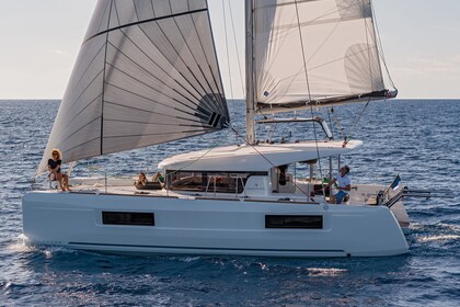 Charter Catamaran Lagoon-Bénéteau Lagoon 40 - 4 + 2 cab Trogir