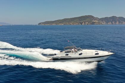 Charter Motorboat Pershing 40 Saint-Tropez