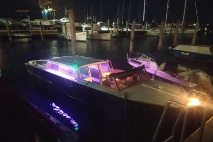 Hire Motorboat Magnum Marine lancia Venice