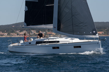 Hire Sailboat Beneteau Oceanis 38.1 Pula