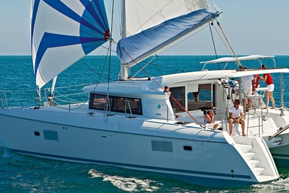 Charter Catamaran Lagoon-Bénéteau Lagoon 421 - 3 cab. Marina Frapa