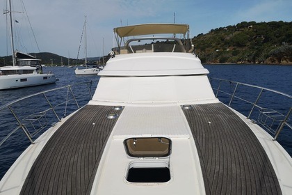 Noleggio Yacht a motore Fairline 50 Fly Castiglione della Pescaia