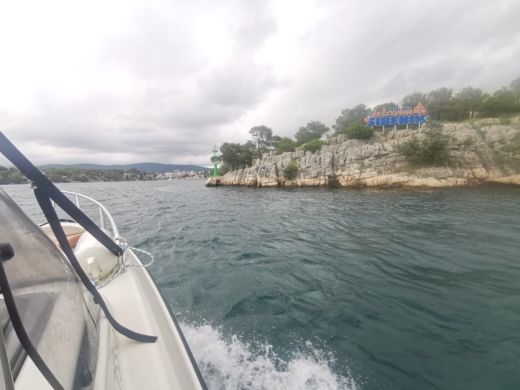 Općina Tisno Motorboat QUICKSILVER 755 Sundeck alt tag text