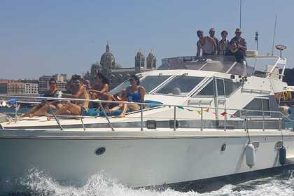 Hire Motorboat Guy Couach 1401 Marseille