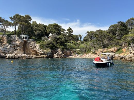 Antibes Motorboat Beneteau Flyer 7 sundeck alt tag text