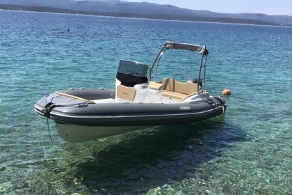 Charter RIB Salpa soleil 20 Bol Harbour